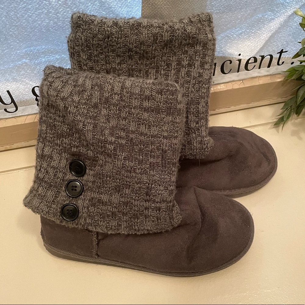 Grey boots